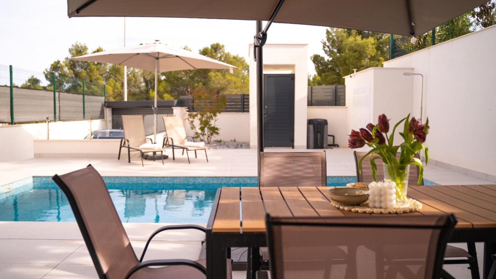 Amberes Apartment, A Stylish Villa'S Independent Downstairs Apartment With Private Swimming Pool And Terrace Polop Exterior photo